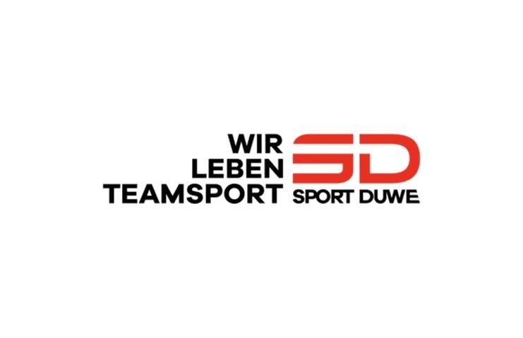 Logo von Sport Duwe mit dem Slogan &bdquo;Wir leben Teamsport&ldquo; in schwarzer und roter Schrift.