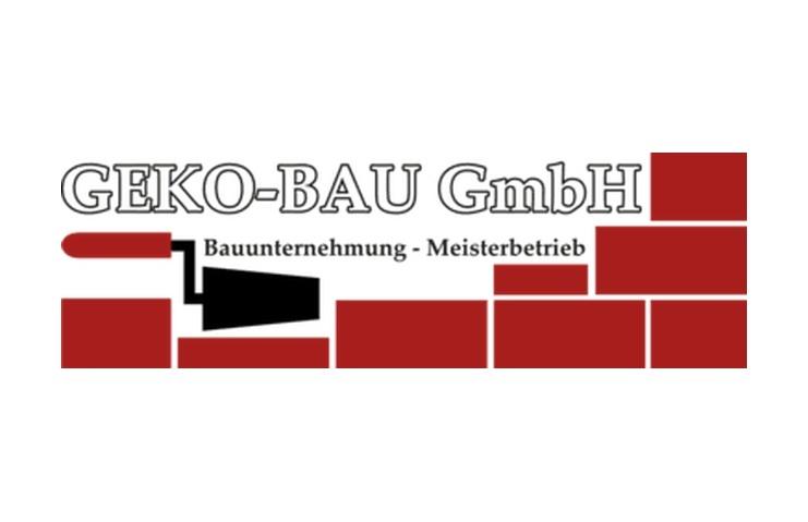 Logo der GEKO-BAU GmbH mit Mauerstein-Motiv und Pinsel als Symbol f&uuml;r Bauunternehmen und Meisterbetrieb.